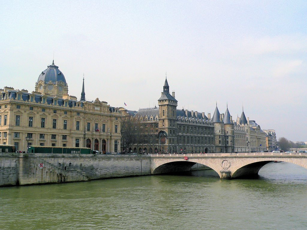 France: Paris, Pont Notre Dame - view to the conciergerie by Yory