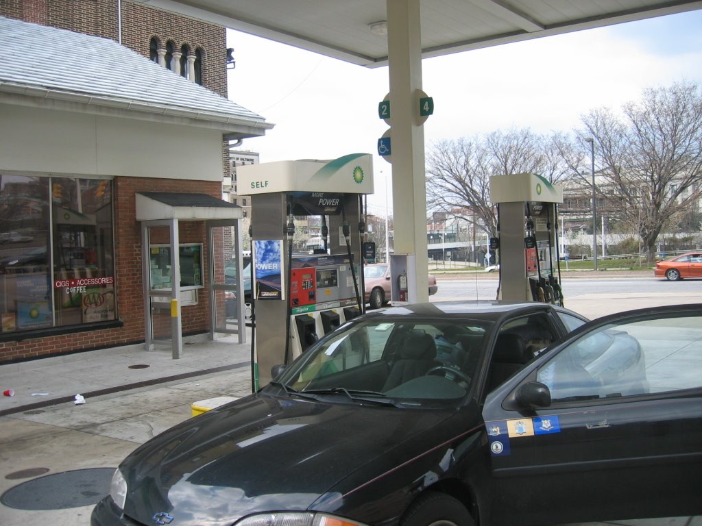 Chevy @ BP gas station (before heading towards Mexico) by arevuelta