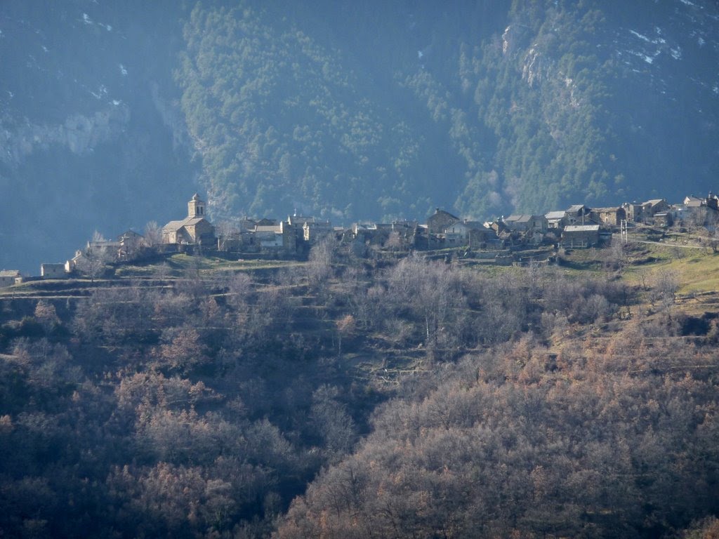 Le joli village de Betsué au pied des Sestrales by filou65