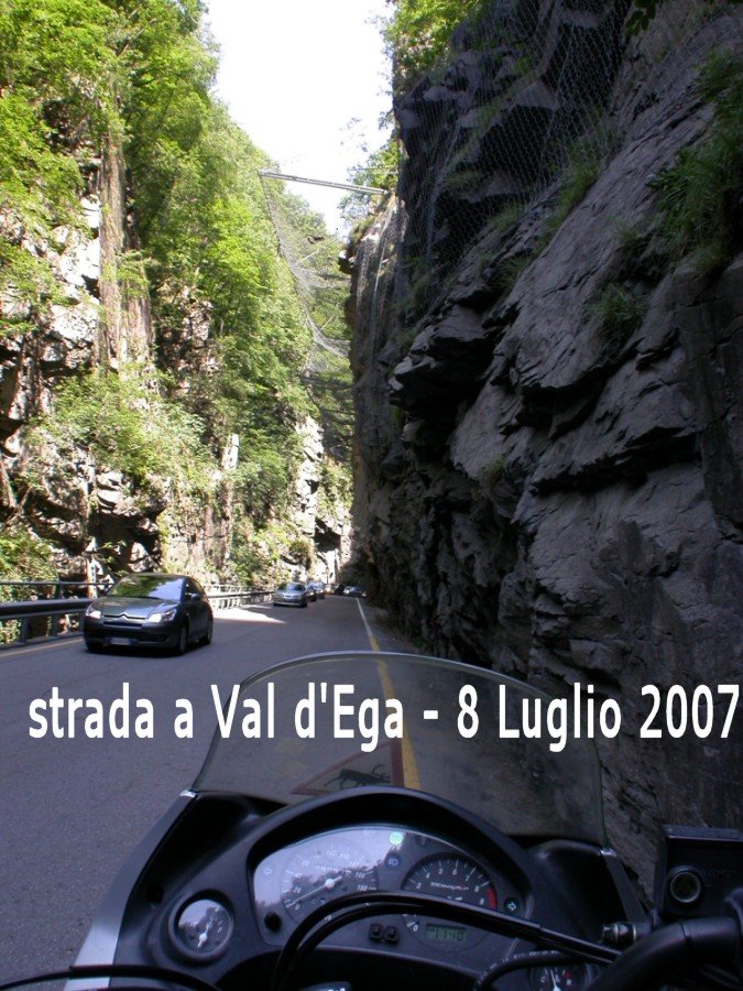 Strada attraversa Val d'Ega by Maurizio Stocco