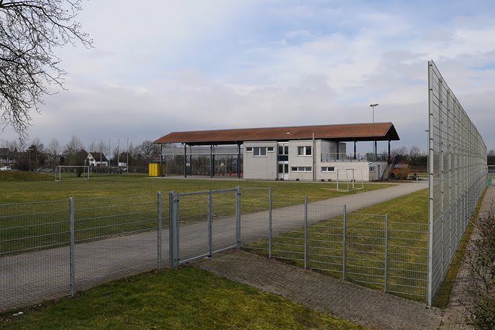 Gebäude im Sportzentrum by Fotogruppe Edingen HDW