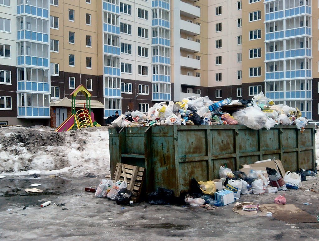 Strelna. New homes. Стрельна. Новые дома. Новые неубранные помойки. by Vladimir Batarin