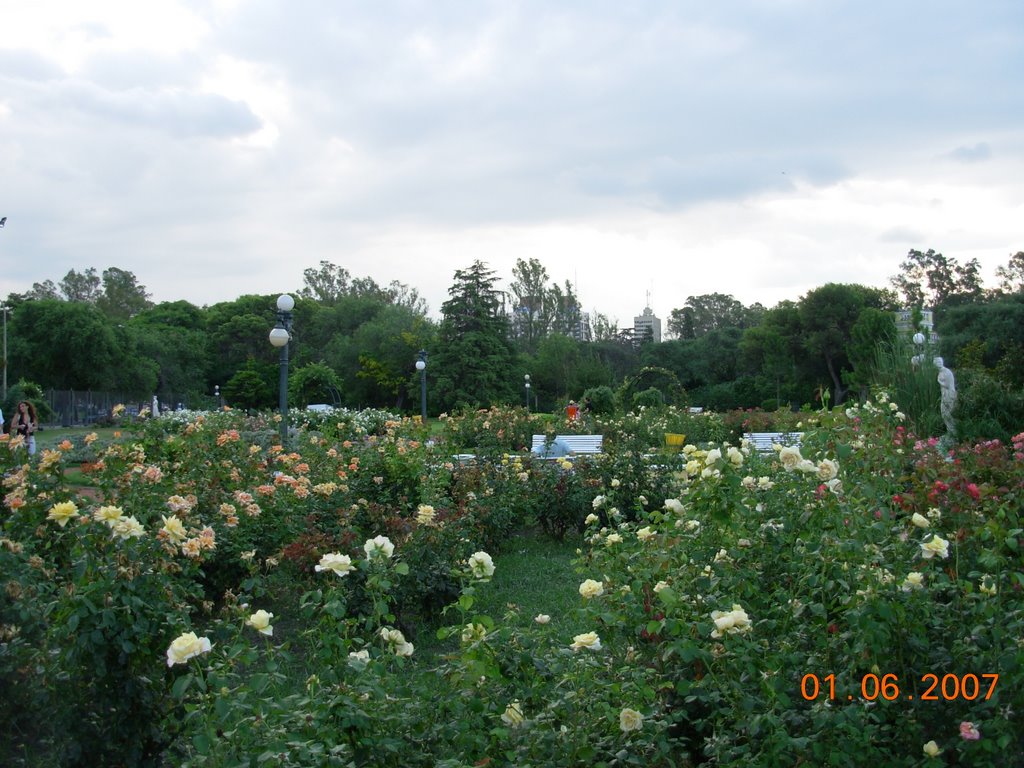 Rosedal, Parque Sarmiento by Rodrigo Aguilera