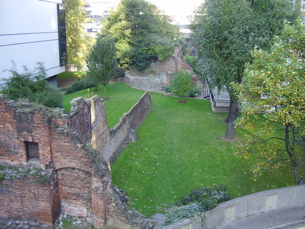 London Wall, City of London by anasazy