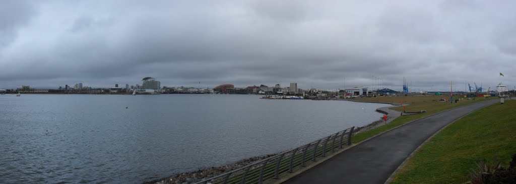 Cardiff from the Barrage - Panoramic by Kaiser MacCleg