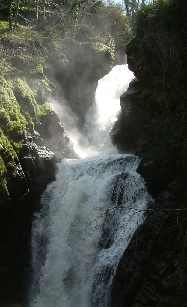 Cascade de Gimel Chute 1 by NoelBell