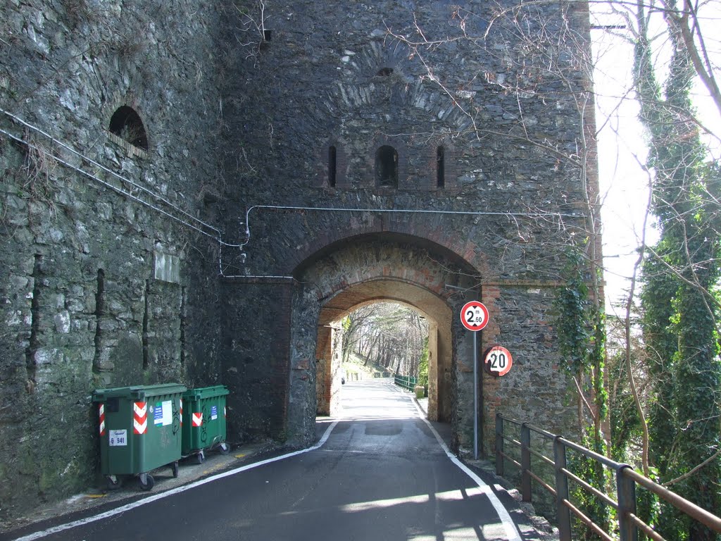 Genova righi-porta delle mura by robertonarducci