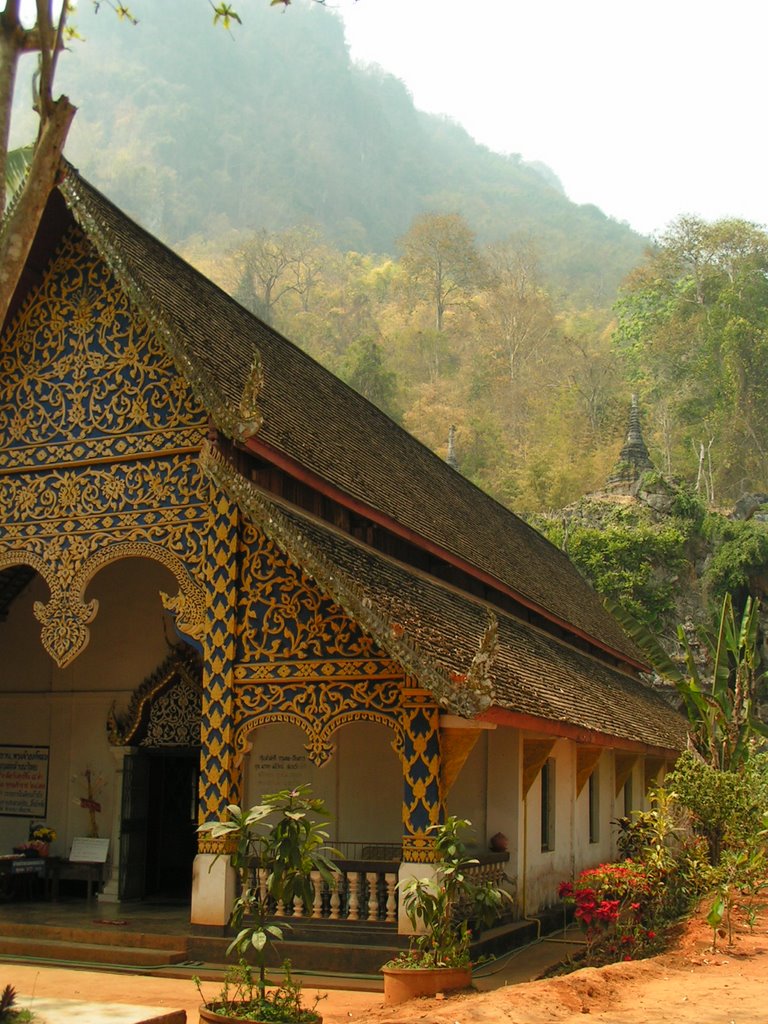 Chiang Dao Cave Complex Wat rightside 2 by Oscheck