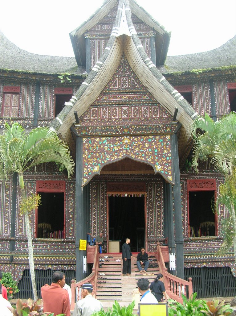 Istana Pagaruyung, Pagaruyung, West Sumatra by FabioFrati