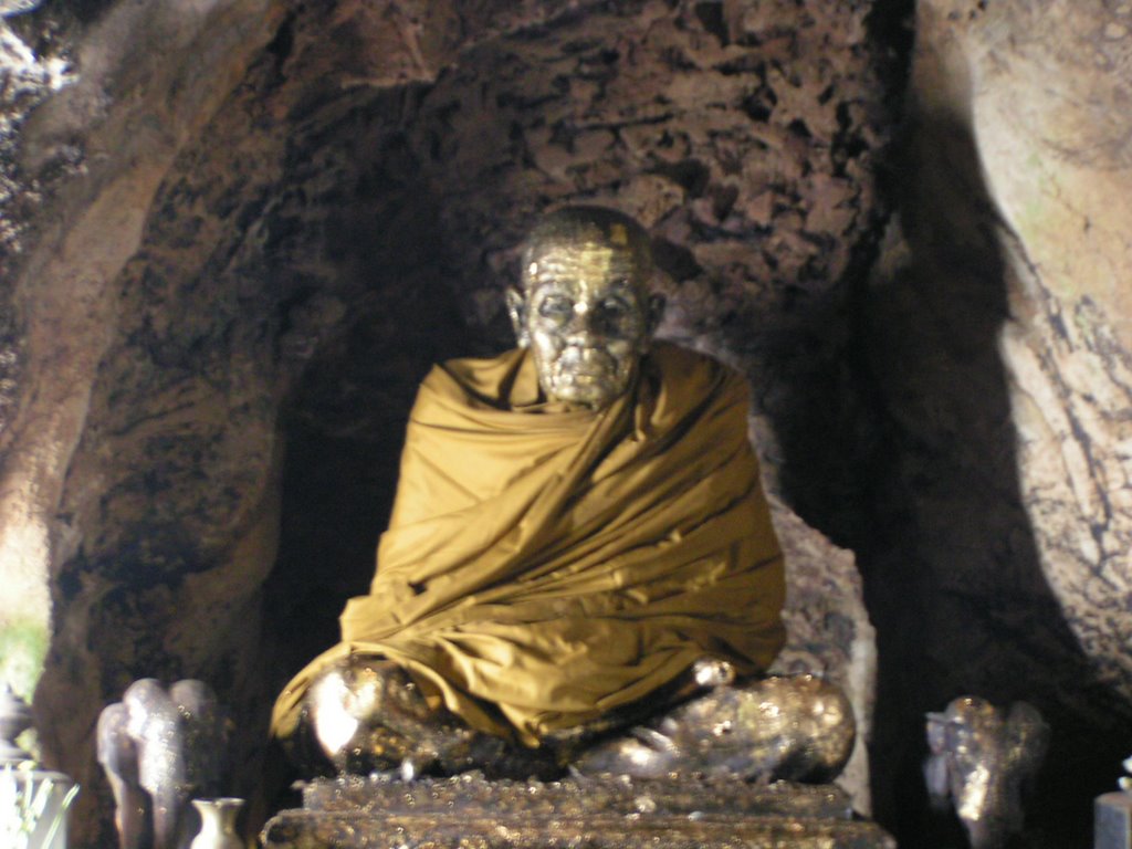 Chiang Doa Cave Statue Pra.. by Oscheck