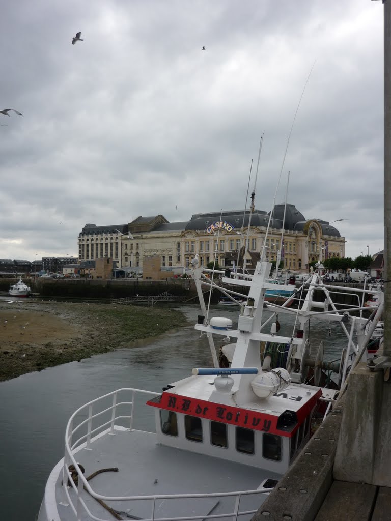 Trouville-sur-Mer, la Touques à marée basse by alexandrealari