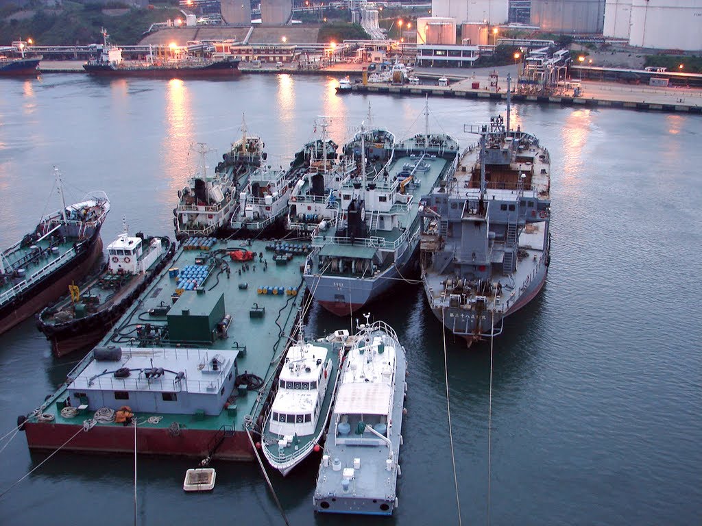 Tanker ships at the Ulsan waterfront in the Ulsan Industrial District by §teve