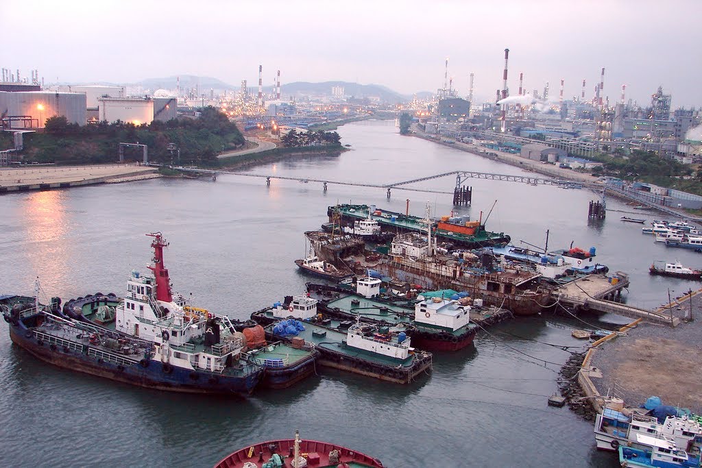 Ulsan waterfront in the Ulsan Industrial District by §teve