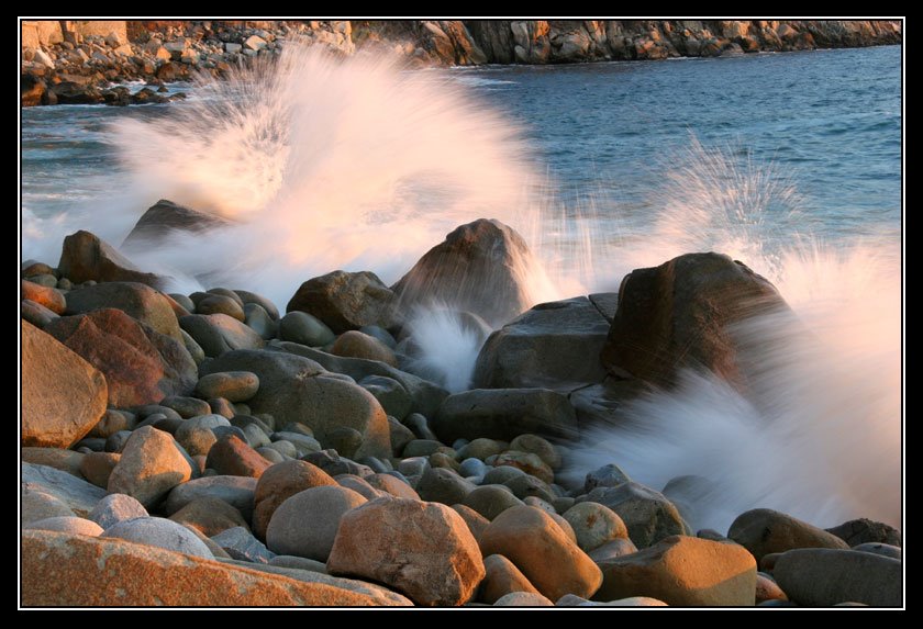 Olas rompiendo - Breaking waves by J.Ernesto Ortiz Razo