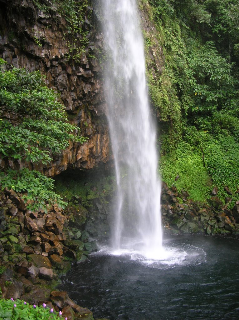 Lembah Anai waterfall, Padang Panjang, West Sumatra by FabioFrati