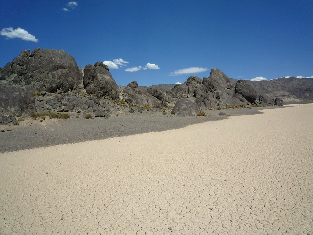 Death Valley, Grandstand on Racetrack playa - www.alidade.eu by Alidade.eu