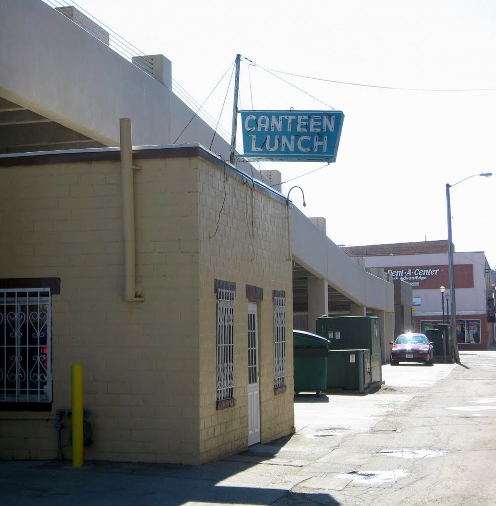 Canteen Lunch in the Alley, Ottumwa. by slakingfool