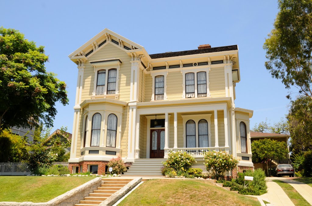 Los Angeles; Serie "Charmed" House on Carroll Ave by Phil Nieto