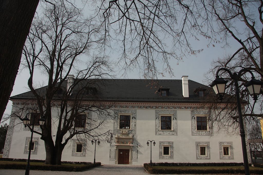 K sobášnemu palácu by Miro Toman