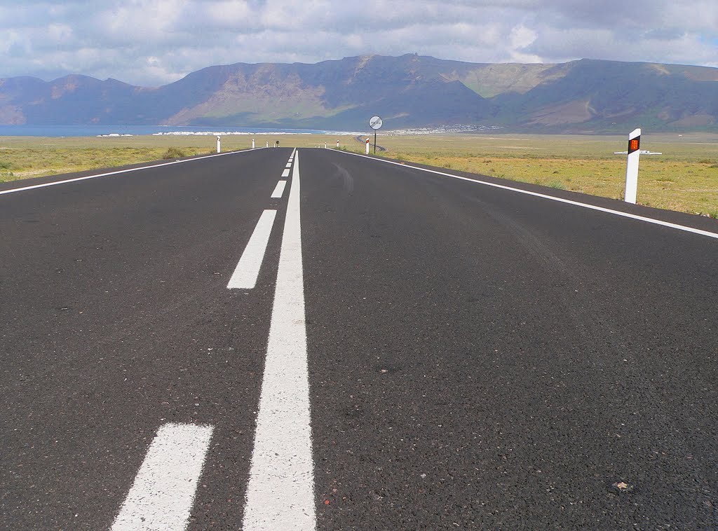 Road to La Caleta de Famara by Kelvin Sweet