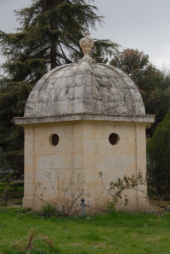 Fuente de la Reina by Enrique Fernandez Marcote