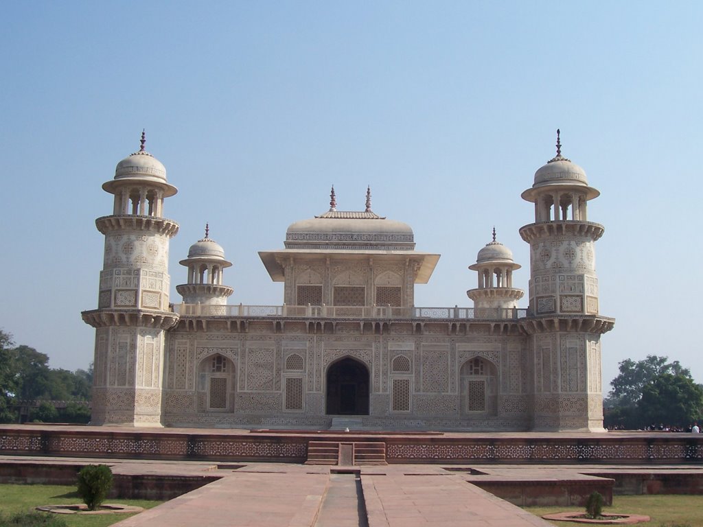 Agra - Itimad ud Daulah (a.k.a. Baby Taj) by Niels de Koe