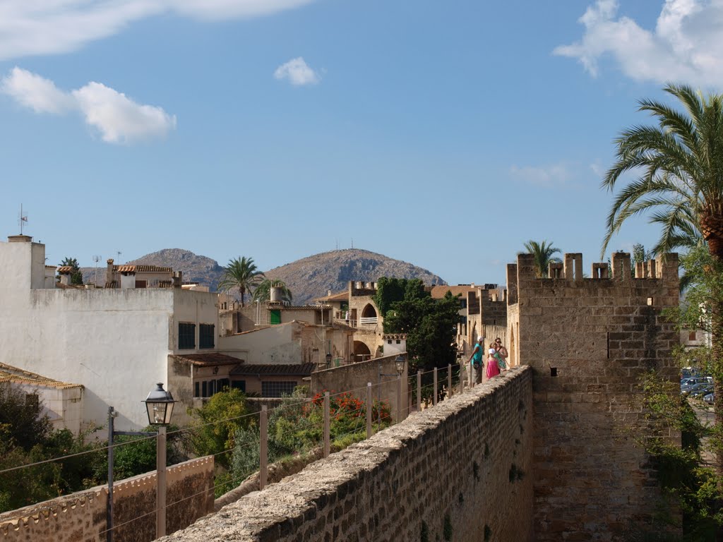 Alcudia Town Walls by steve hattan