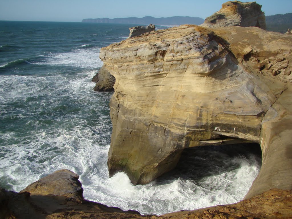 A natural bridge at Cape Kiwanda by Perry Tang