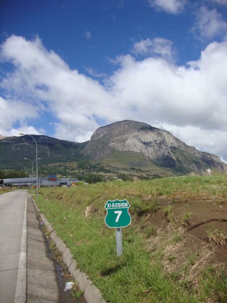 Ruta 7, Avenida Norte-Sur, Coyhaique by viajero austral