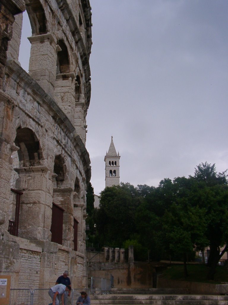 Amphitheatre by Philippe Vanyan