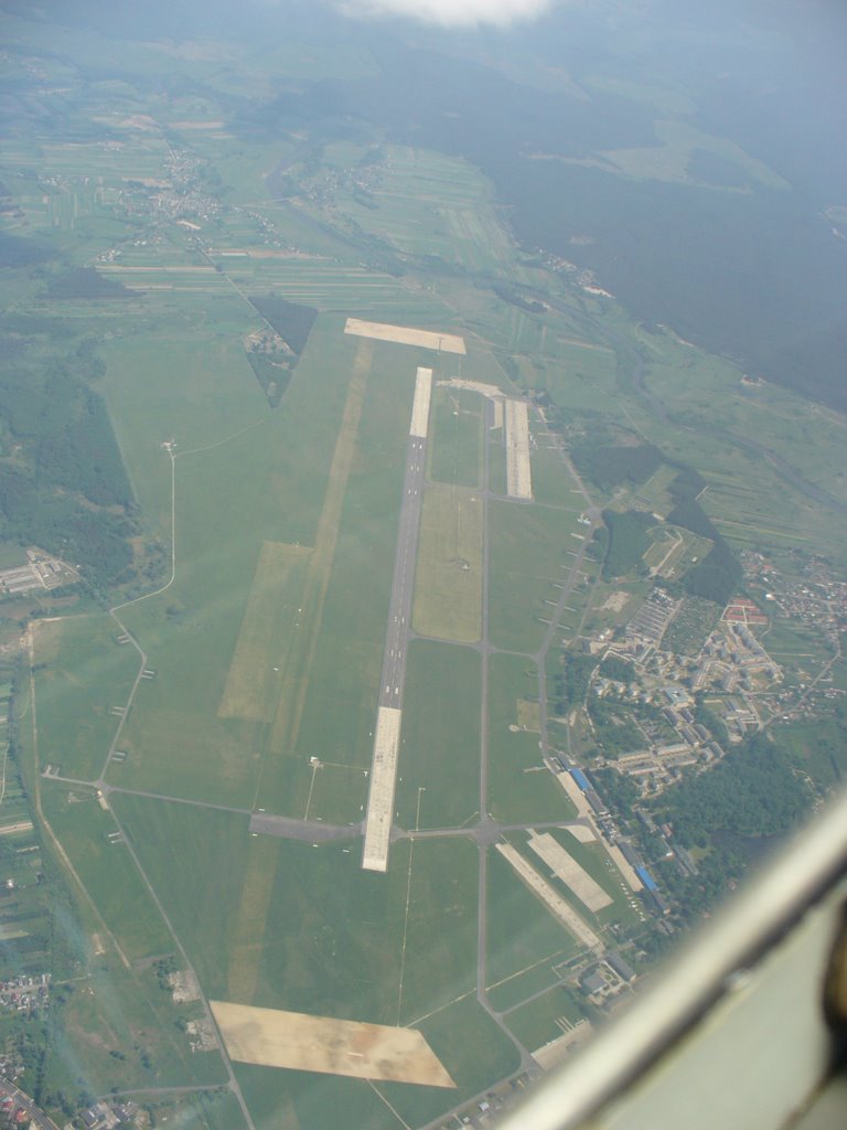 EPDE RUNWAY 12 by hawranpc