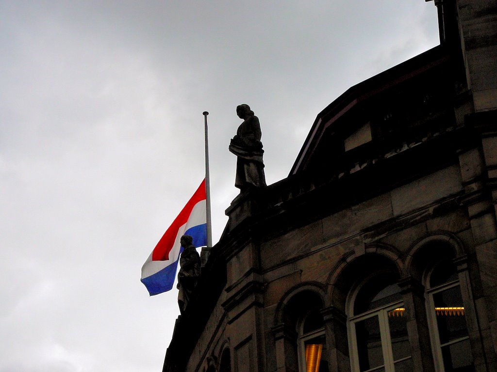 AR Utrecht/Stadhuisbrug/vlag halfstok voor "nine eleven" by ©arnold.rog/nl