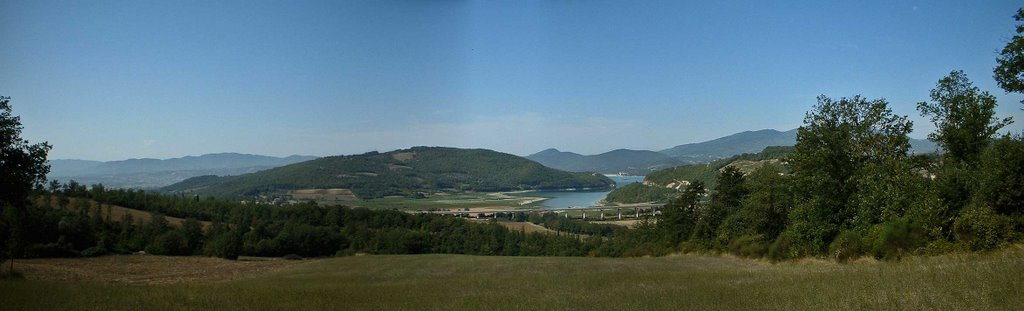 Italia Settembre 2006, Panorama Lago di Montedoglio by Gutzemberg