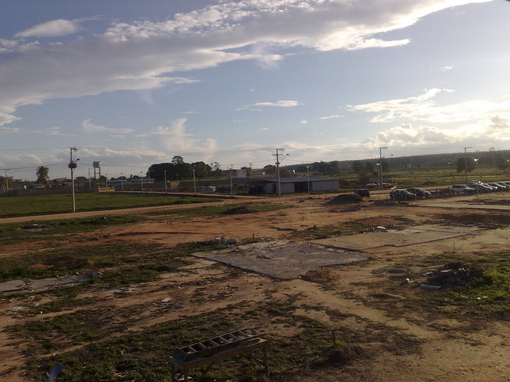 Construções na UFES (campus São Mateus - bairro Litorâneo) by Richard Paganotto