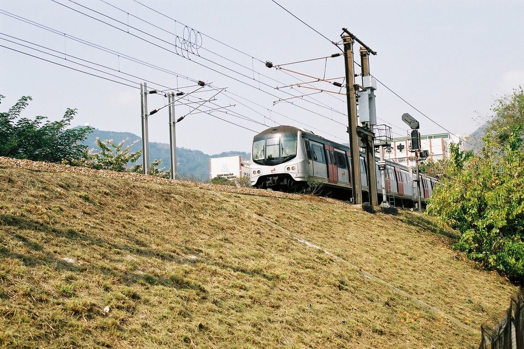 KCRの列車（界限街にて）　KCR train car at Boundary Street by JunK