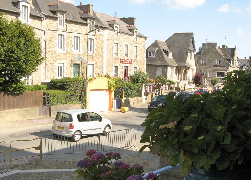 Rue de Dinan, Pleurtuit, 16.06.2008 by deuar