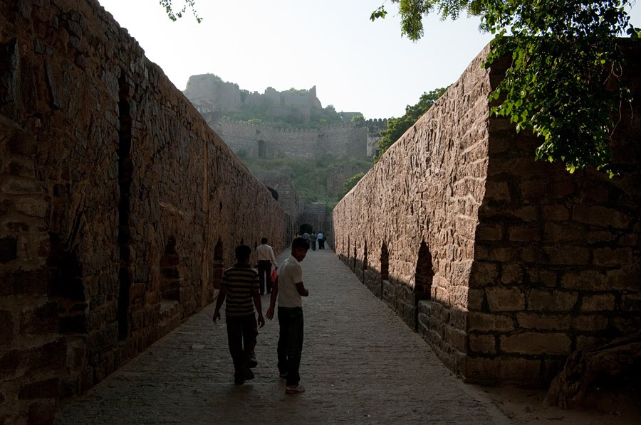 Passage between Akkanna and Madanna's Offices / Проход между Akkanna and Madanna's Offices (01/11/2009) by Dmitry A.Shchukin