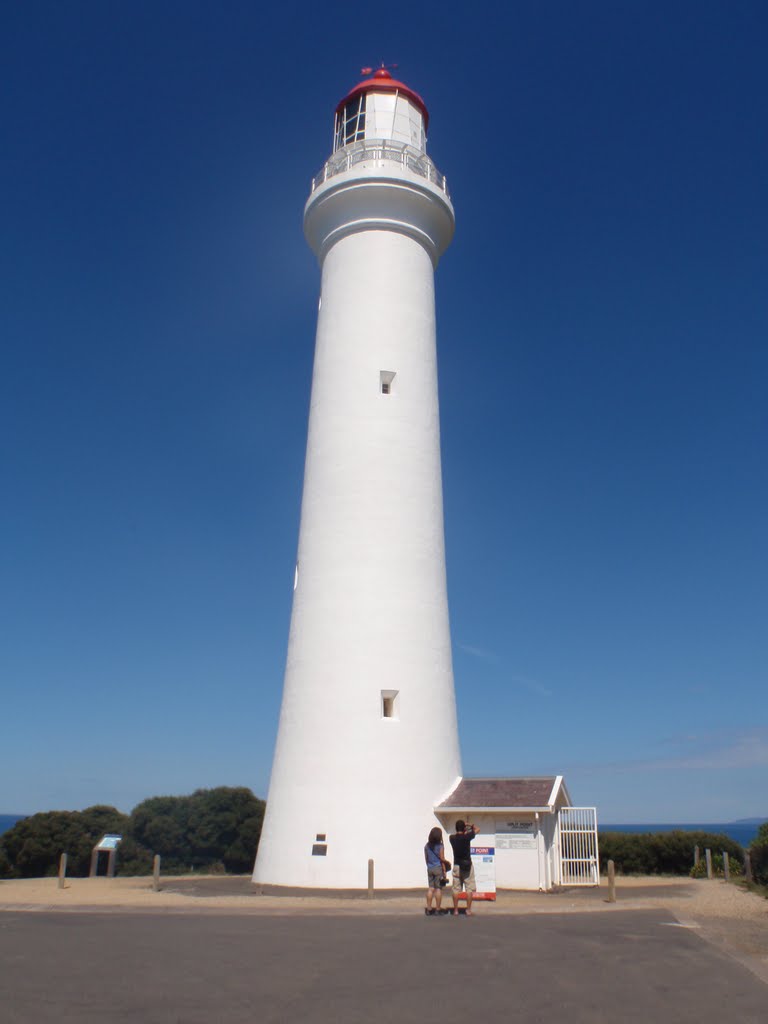 Split Point Lighthouse by Peter Ermel