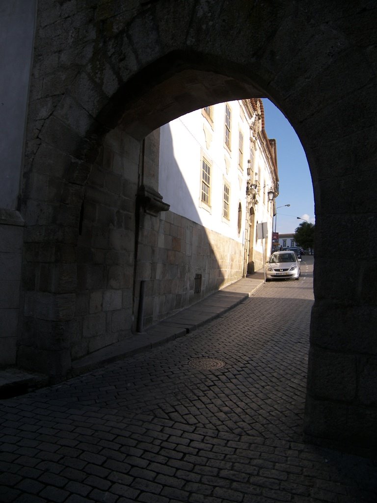 Porta dos Cavaleiros (antiga muralha) by fjlima