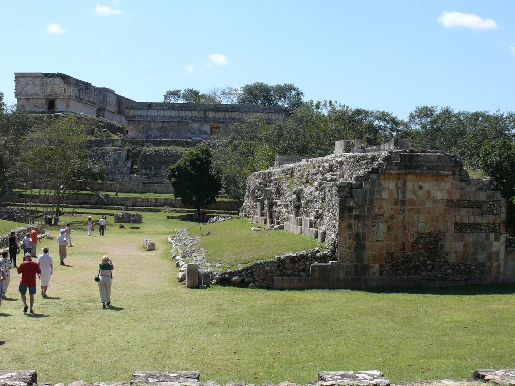 Uxmal, pelota by Gábor Székely