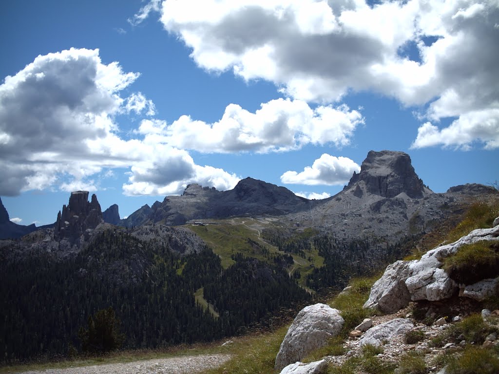 Panorama verso 5 Torri salendo a forcella Col dei Bos by Mauro Gaspari