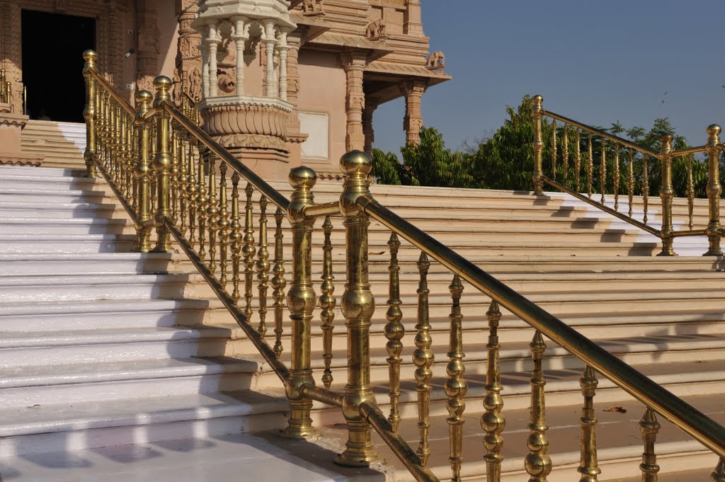 Jain Temple, Gandhinagar, India by Maxi 1997