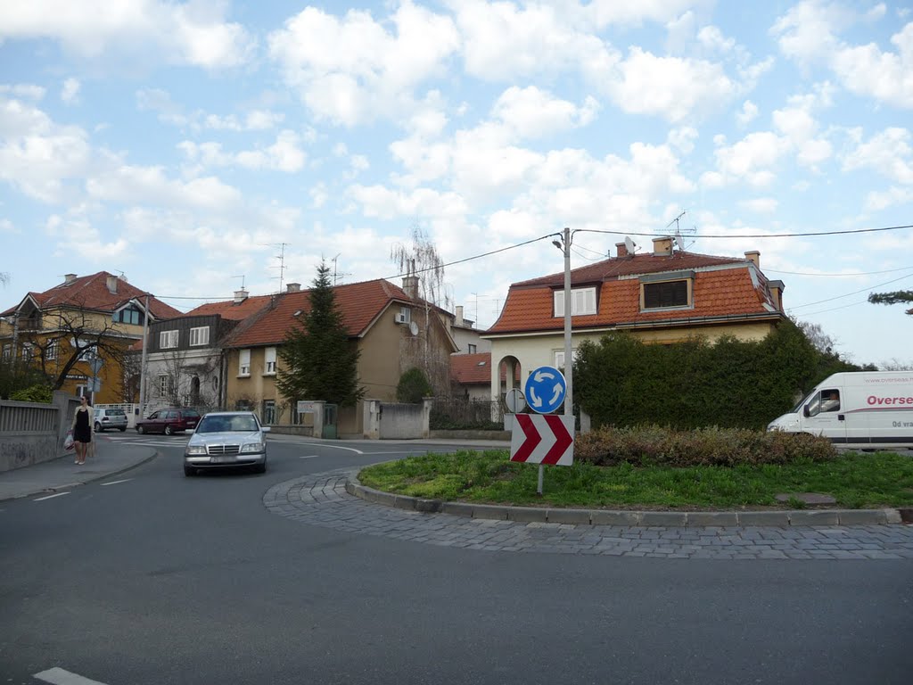 Grškovićeva / Mesićeva / Voćarska roundabout by Valentina Toth