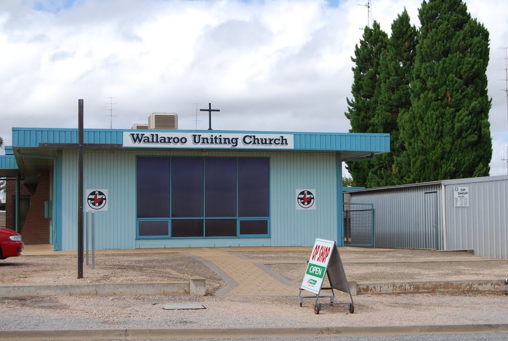 Uniting Church overlooking the bay by Phaedrus Fleurieu