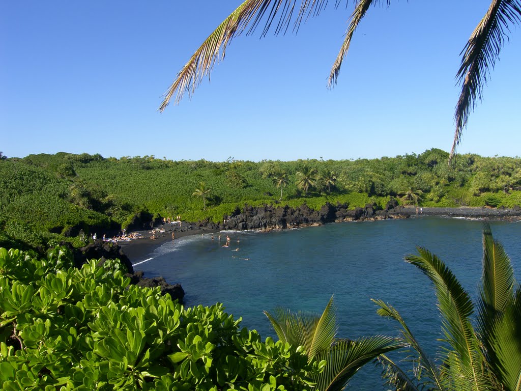 Waianapanapa State Park by hotzenwaldelch