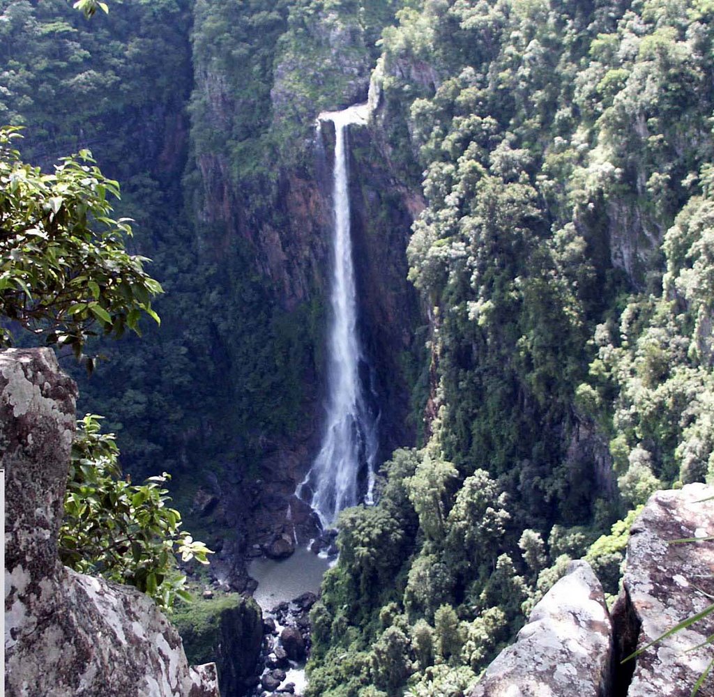 Jaranda waterfall by lokanath