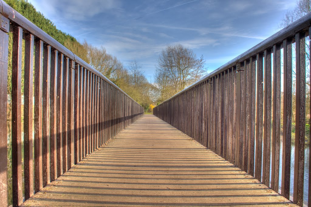 Footbridge, South Mill lock weir by andrewknots