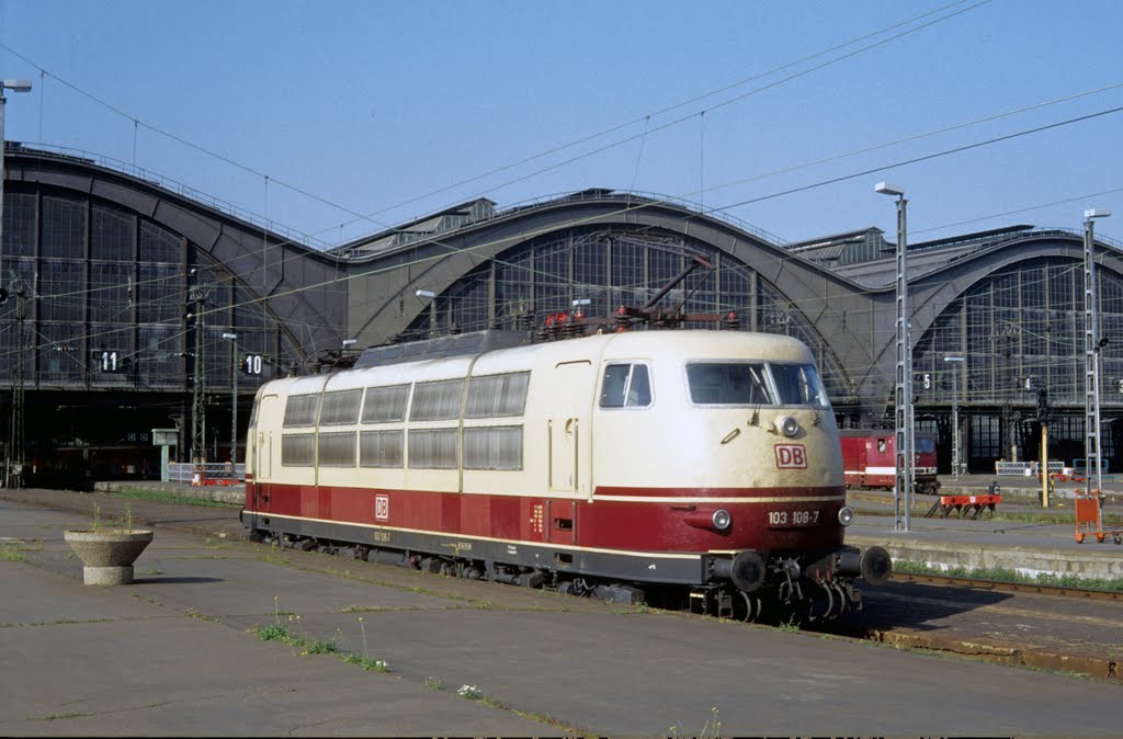 103 108 in Leipzig Hbf (1995) (pb) by peter biewald