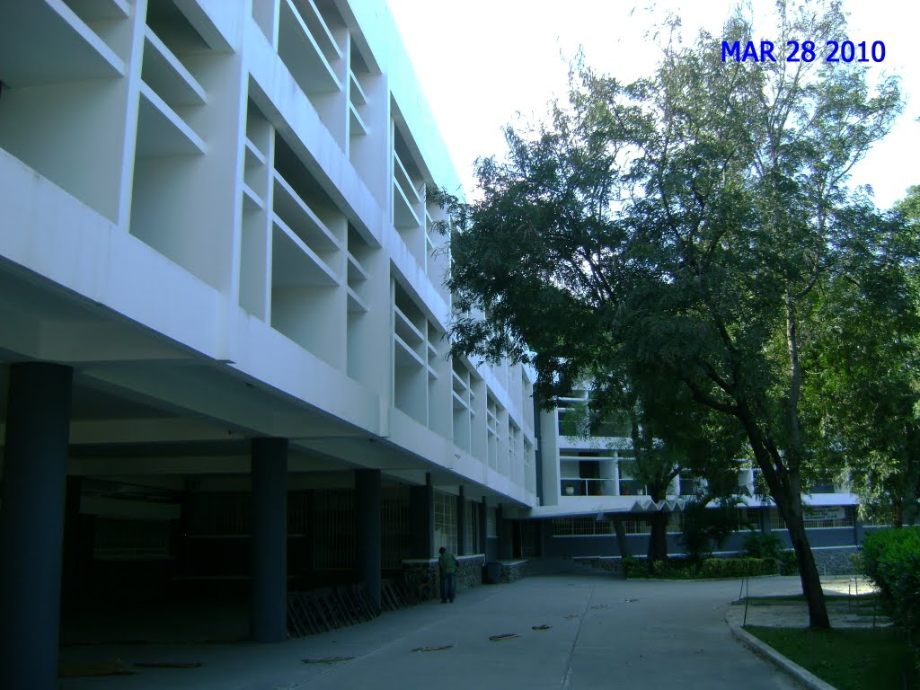 Collège Notre Dame du Cap-Haïtien by j.guerslin