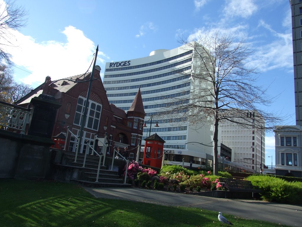 Rydges Hotel as seen from the Avon by staigen